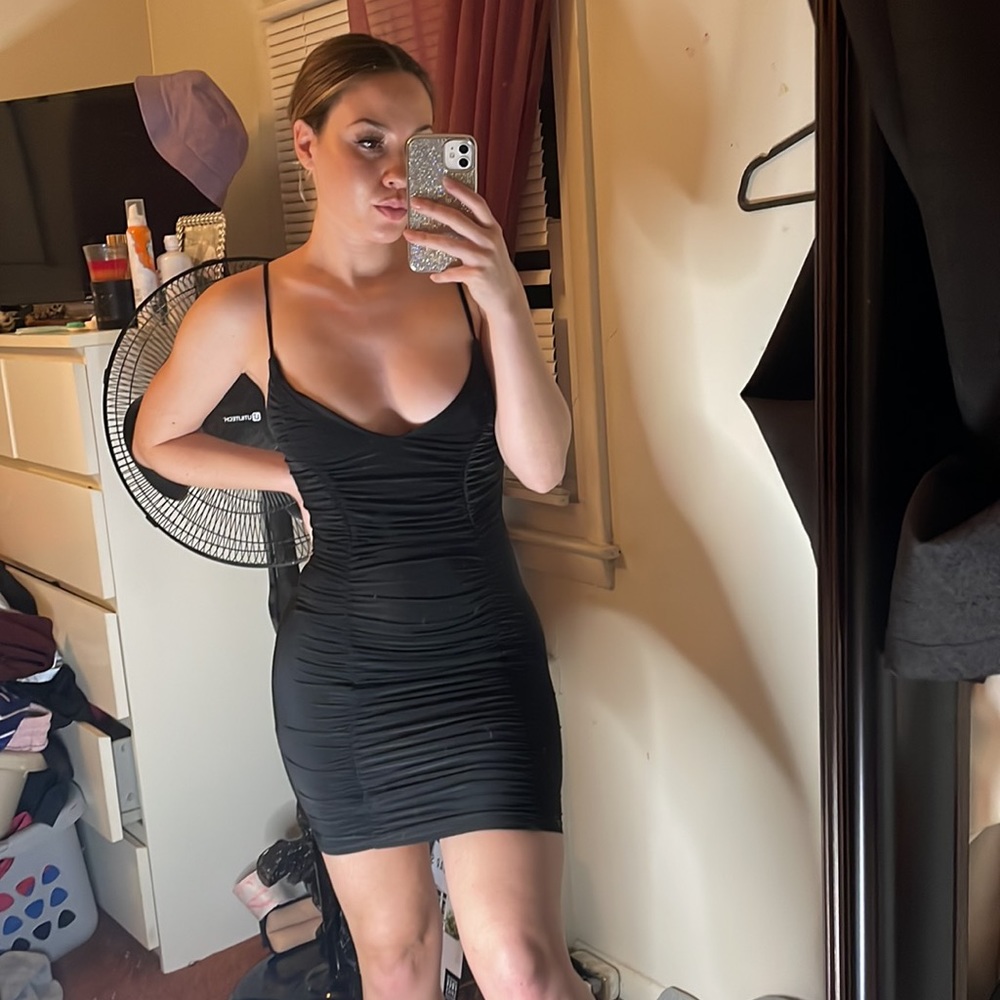 Really tight on me haha but it’s stretchy